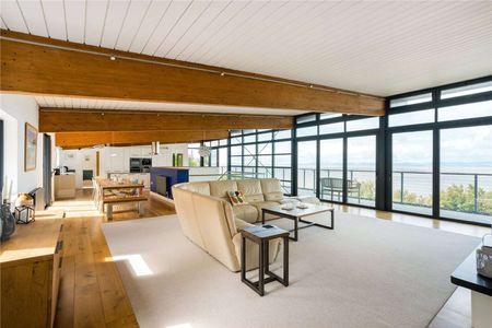 An exceptional luxury property with unrivalled sea views - Photo 4