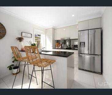 Modern townhome living with fresh upgrades - Photo 3