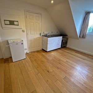 Studio to rent - Photo 2