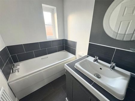 3 bedroom semi-detached house to rent - Photo 4