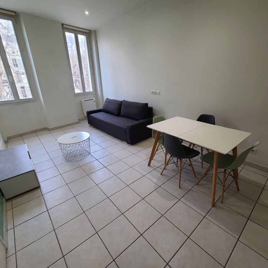 Location Appartement 2 pièces 40m² MARSEILLE 1er - Photo 1