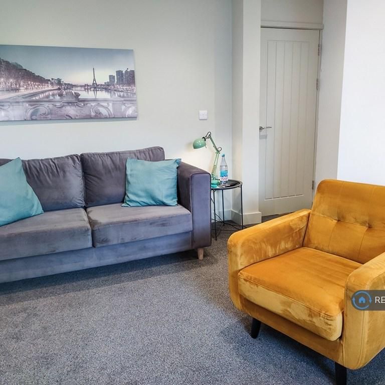 2 bedroom flat to rent - Photo 1
