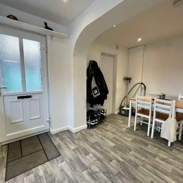 Spacious Bed House // Jul, LN5 - Photo 1