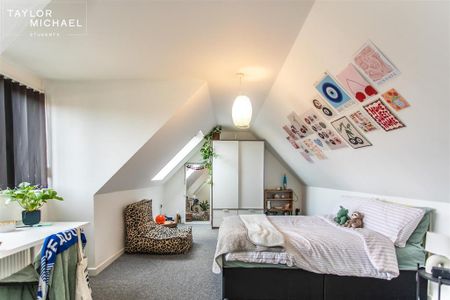 6 bedroom detached bungalow to rent - Photo 3