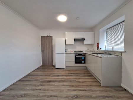 Hertford Road, Enfield EN3, London - Photo 4