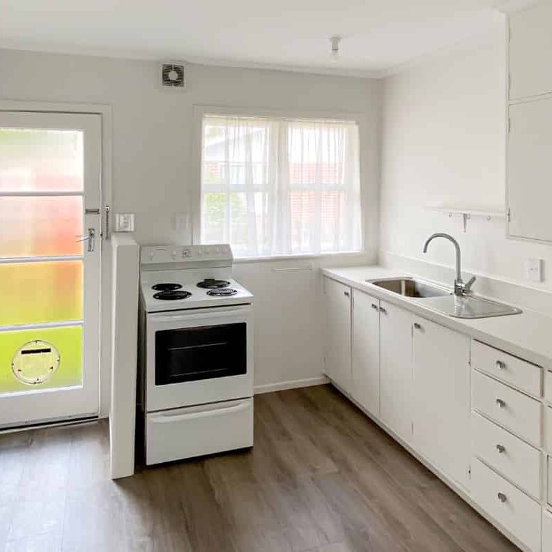 Partly renovated 2 bedroom unit - Photo 1