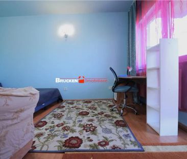 Apartament cu terasa, curte si parcare, intr-o zona linistita de case - Fotografie 2