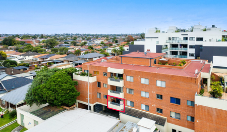 North Facing Rear 3 bedroom apartment Apartment - Photo 5