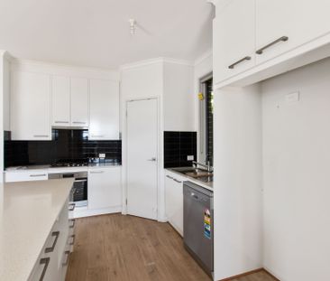 Stylish & Spacious Family Home in a Fantastic Location - Photo 4
