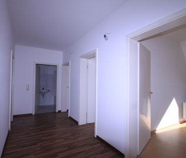 Tolle Dachgeschosswohnung mit großem Balkon - Foto 3