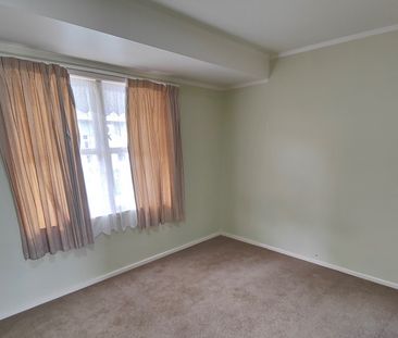 Tidy Three Bedroom Home - Photo 5