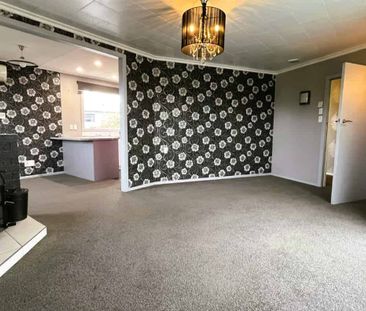 Modern Family Home - Photo 4