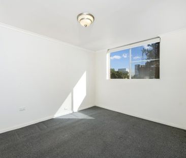 Light-Filled Apartment Near Waterfront & CBD Convenience - Photo 3