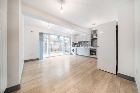 Garratt Terrace, London, SW17 - Photo 2