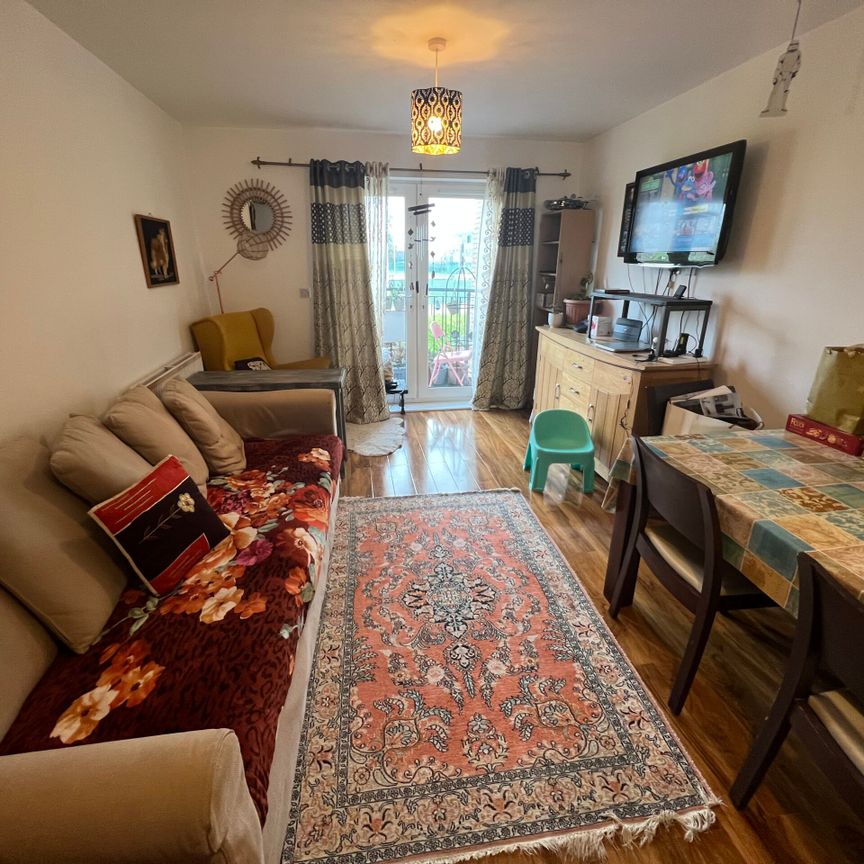 Varcoe Gardens, Hayes, UB3 2FJ - Photo 1