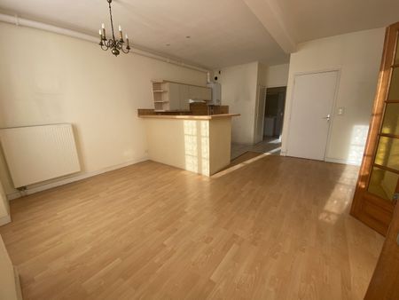 Location Appartement 3 pièces 73m² JARNAC 16200 - Photo 3