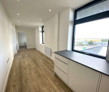 London Road, Staines-upon-thames, Surrey, TW18 - Photo 1