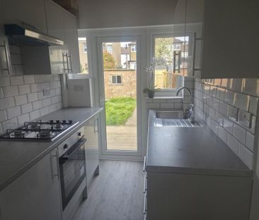 3 bedroom terraced house to rent - Photo 5