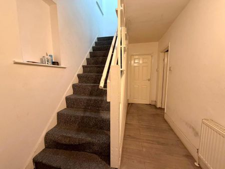 3 bedroom semi-detached house to rent - Photo 4