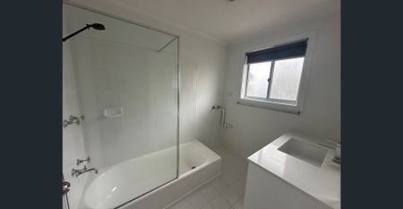 Contemporary Convenience with Privacy! - Photo 5