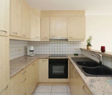 Gelijkvloers wonen met tuintje en autostaanplaats in centrum - Photo 4