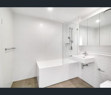 Prime CBD Living with Breathtaking Views - Wollongong Apartment - Photo 6