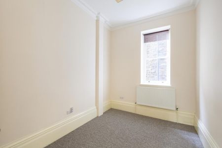 2 Bed Flat - Photo 3