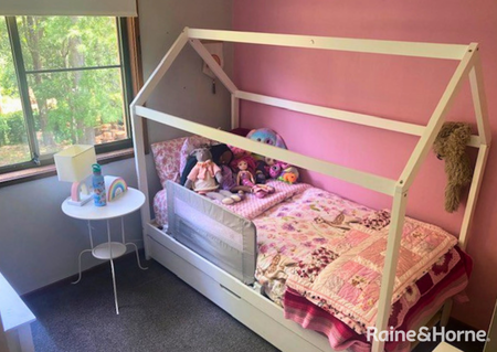 Family Comfort in a Quiet Neighbourhood - Photo 4