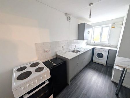 1 bedroom flat to rent - Photo 4
