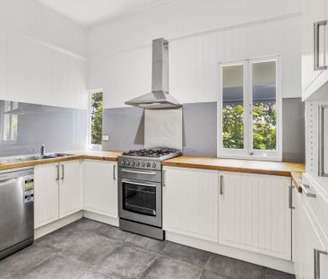 Character, Space & Lifestyle in the Heart of Kelvin Grove! - Photo 2