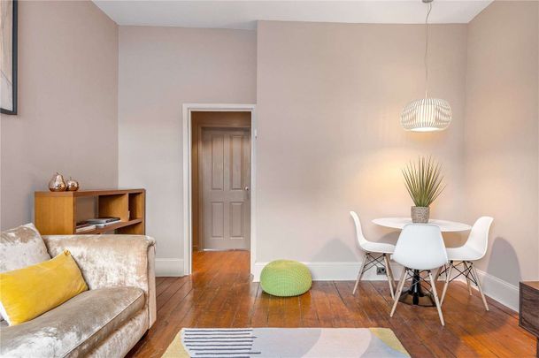 Beautifully presented, one bedroom period apartment in Barnsbury. - Photo 1