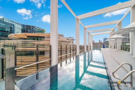 Fully Furnished Two-bedroom Apartment located in the heart of CBD - Photo 2