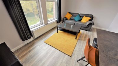 2 bedroom Flat in Flat 5, Leeds - Photo 1