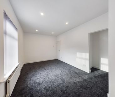 2 bedroom end of terrace house to rent - Photo 1