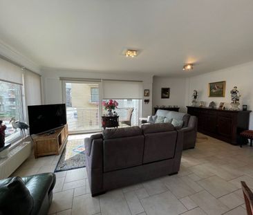 Ruim zonnig appartement met drie slaapkamers, twee badkamers en ter... - Foto 2