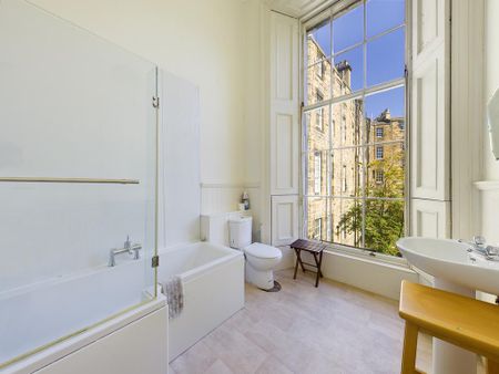 3 bedroom flat to rent - Photo 5