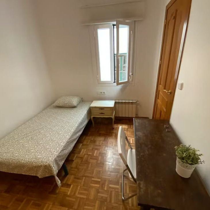 Calle de Málaga, Madrid, Community of Madrid 28003 - Photo 1