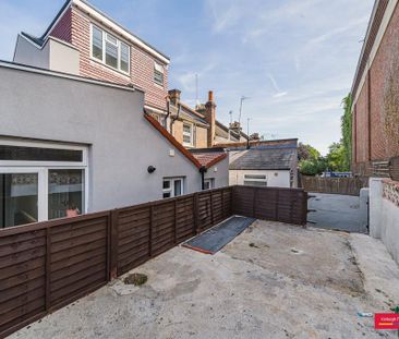 4 bedroom terraced house to rent - Photo 5