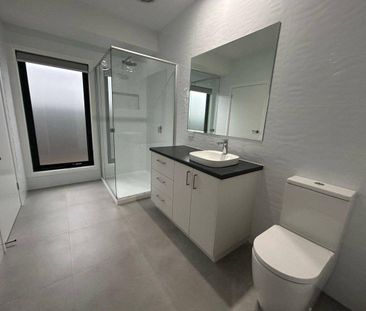 CENTRALLY LOCATED SPACIOUS FAMILY HOME - Photo 5