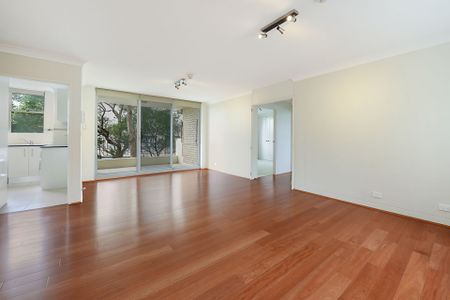 Spacious 2 Bedroom Light & Airy Apartment with Parking - Photo 4