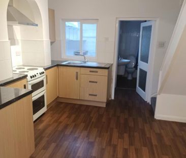 2 bedroom terraced house to rent - Photo 4