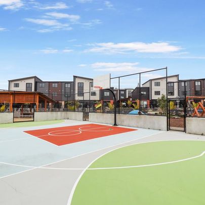 Tidy 2 bedroom townhouse! - Photo 1