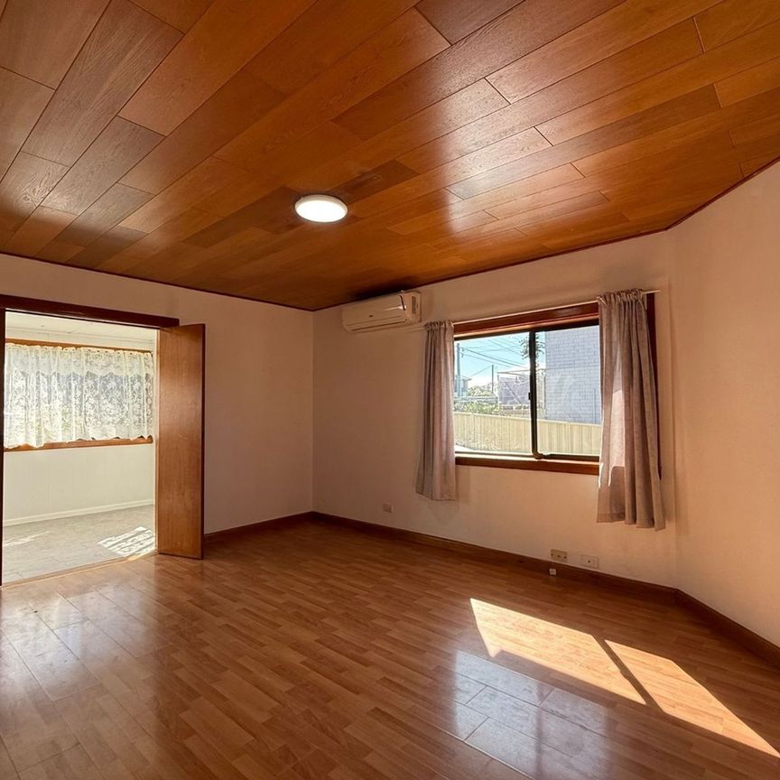 Updated 4 Bedroom Family Home&comma; in a Prime Location&excl; - Photo 1