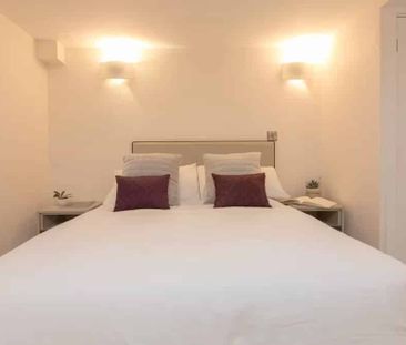 Large Studio Apartment - Photo 1