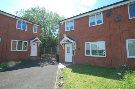Maybreck Close Bolton Lancashire - Photo 2