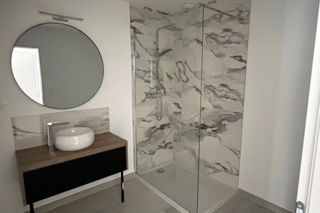 Appartement en duplex 3 chambres avec cour - Photo 3