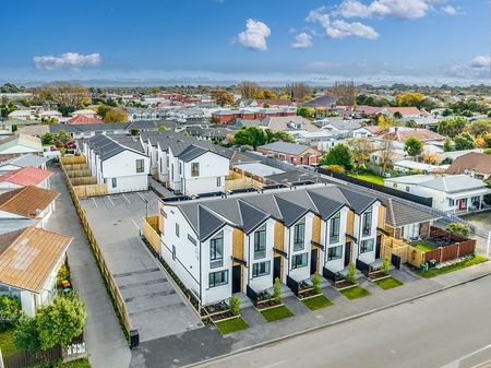 Sunny 2 Bed 1.5 Bath townhouse - Photo 5