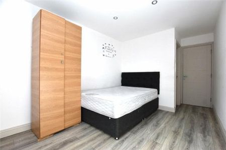 Whitehorse Lane, SE25, Property for rent - Photo 3