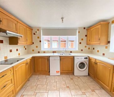 A charming cottage nestled in a peaceful yet convenient location. - Photo 6