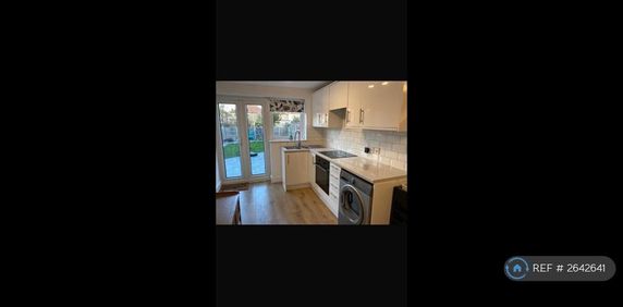 1 bedroom in a house share to rent - Photo 2